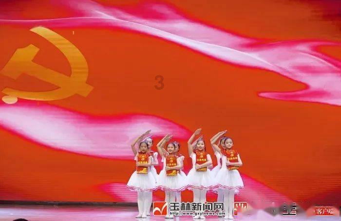 港台女星不会老吗,40岁还能当“甜妹”,网友:我爸眼光还是高啊
